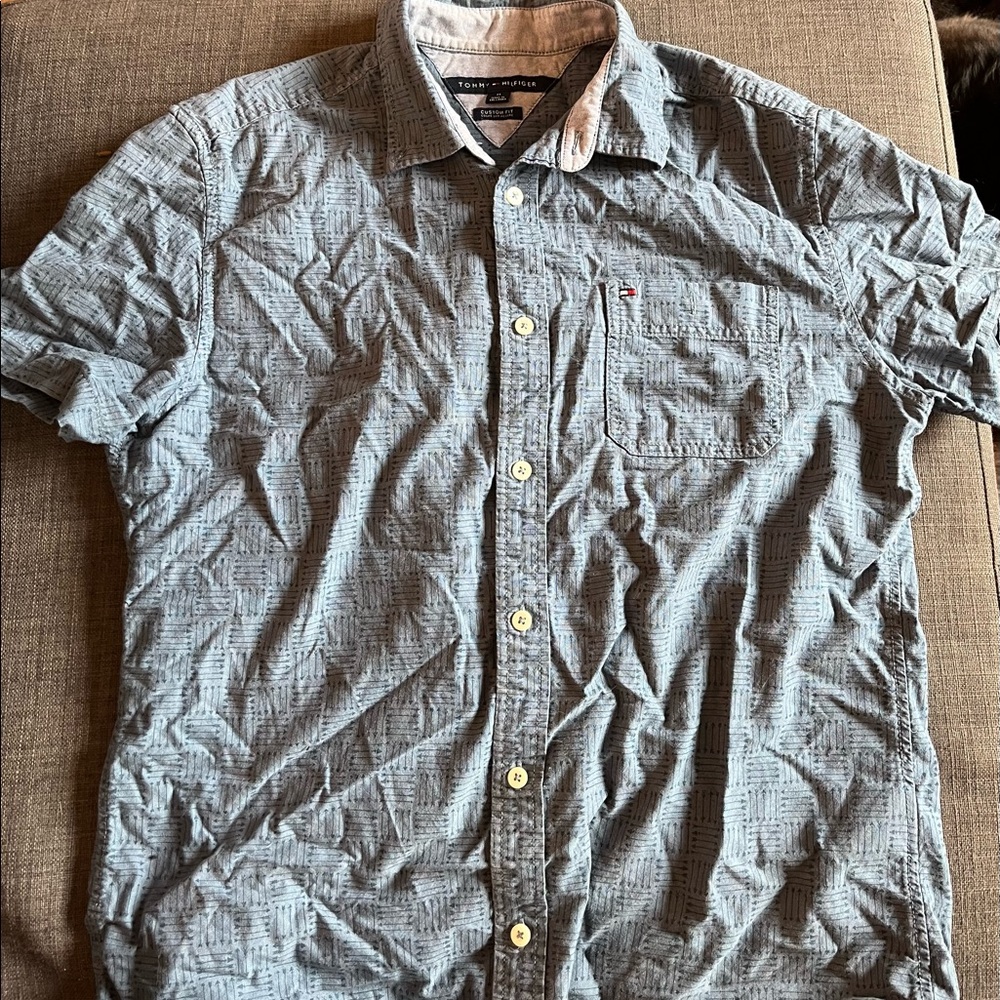 Tommy Hilfigure short sleeve button up arrow shirt